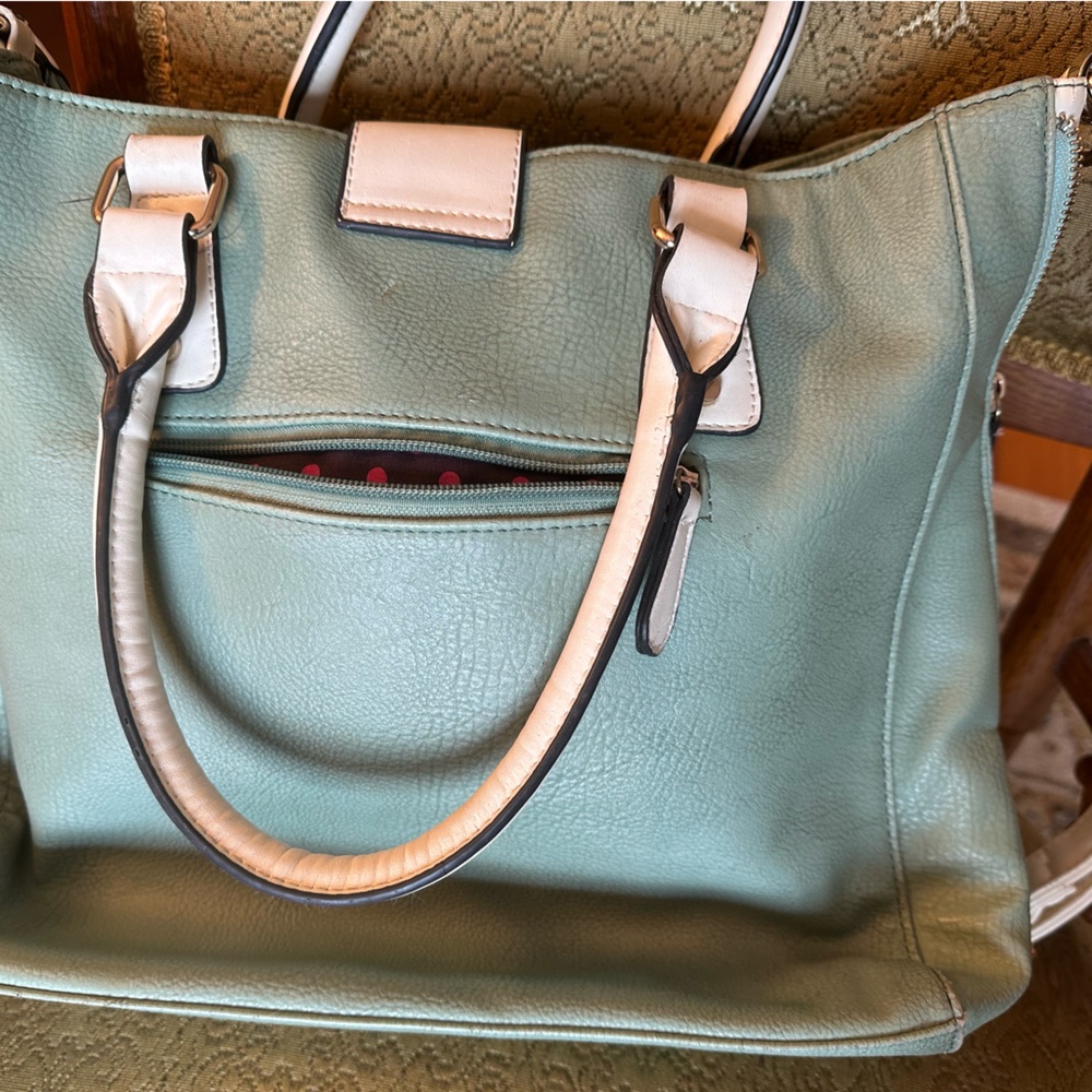 Spring delight! Medium-large mint colored bag